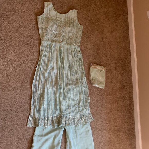 Naira Cut Kurta / Sharara / Indian wedding outfit - Picture 2 of 10